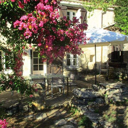 Le Mas Des Lilas Uzes Exterior photo