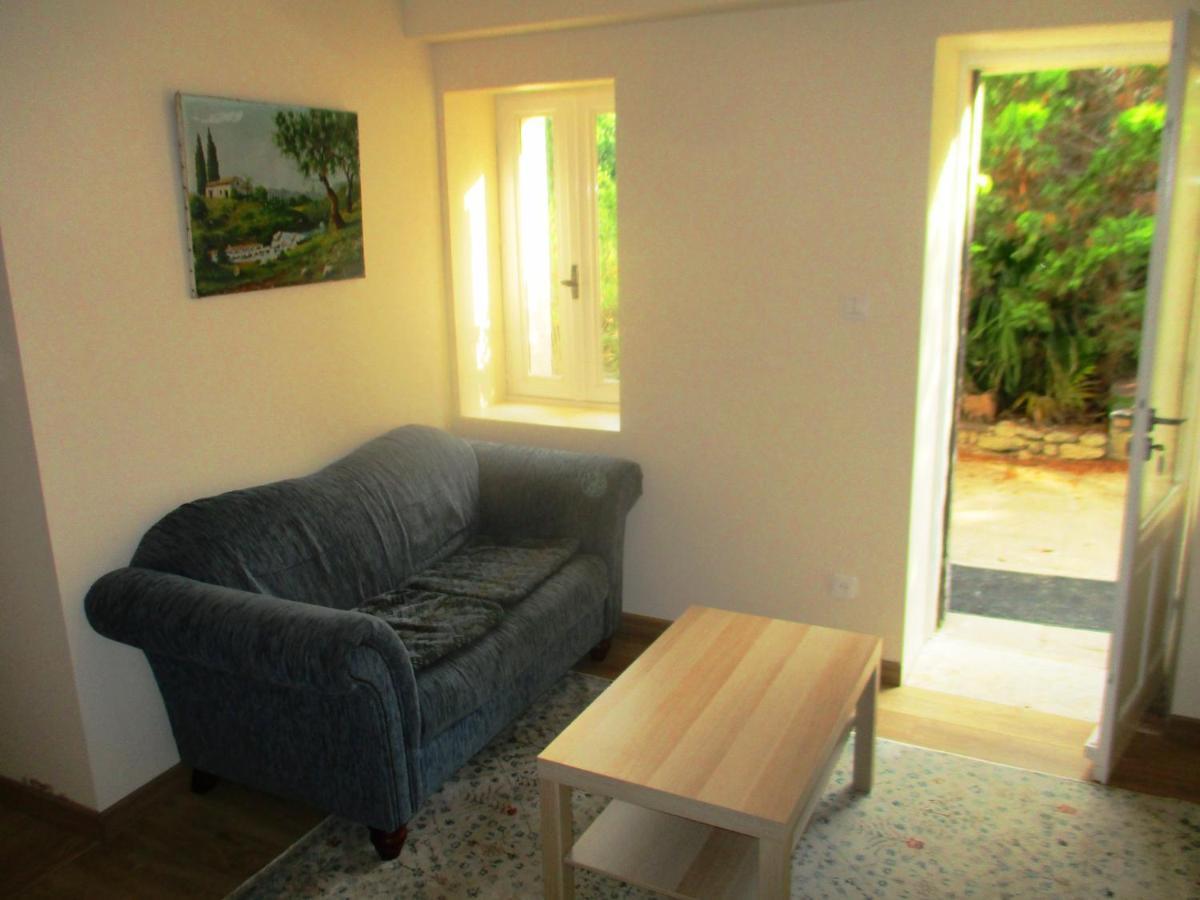 Le Mas Des Lilas Uzes Exterior photo