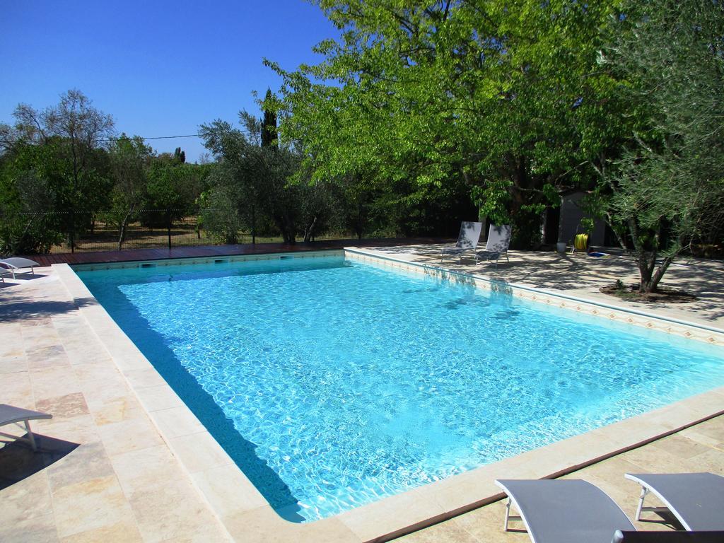 Le Mas Des Lilas Uzes Exterior photo