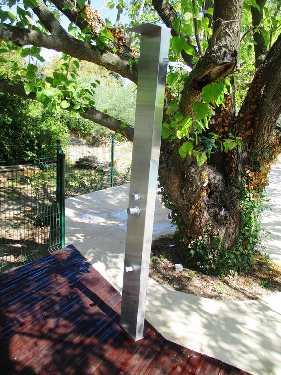 Le Mas Des Lilas Uzes Exterior photo