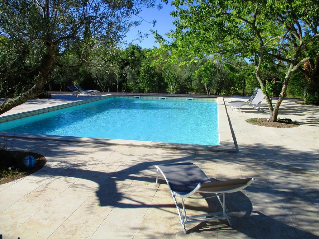 Le Mas Des Lilas Uzes Exterior photo
