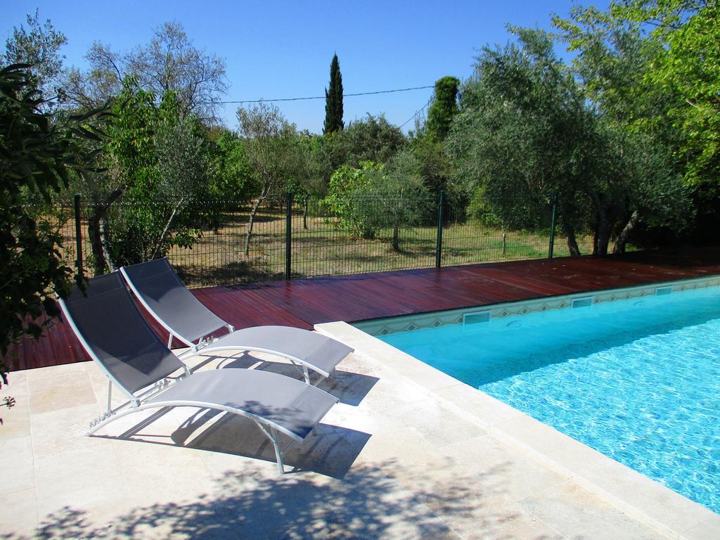 Le Mas Des Lilas Uzes Exterior photo
