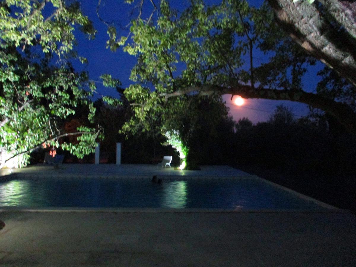 Le Mas Des Lilas Uzes Exterior photo