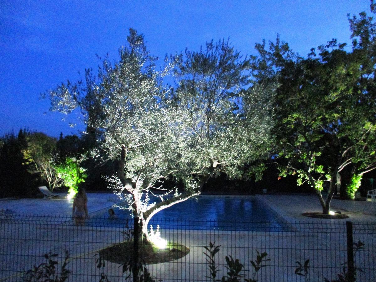 Le Mas Des Lilas Uzes Exterior photo