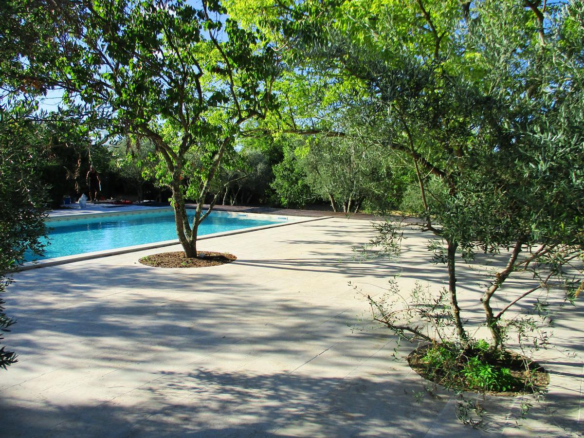 Le Mas Des Lilas Uzes Exterior photo