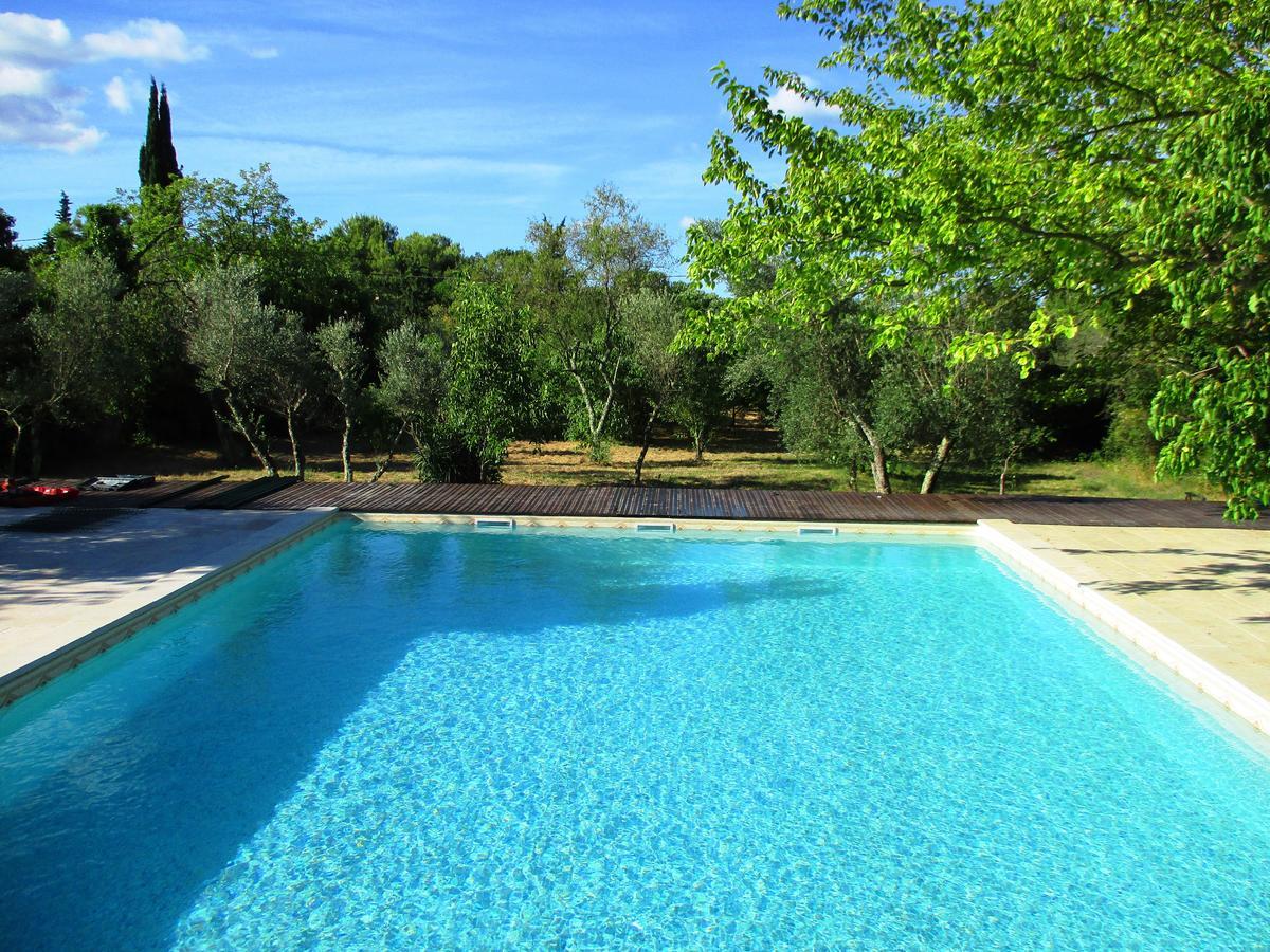 Le Mas Des Lilas Uzes Exterior photo