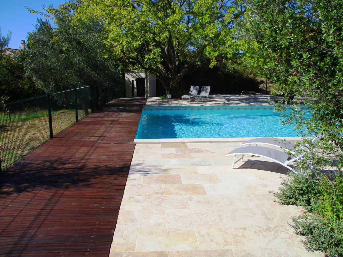 Le Mas Des Lilas Uzes Exterior photo