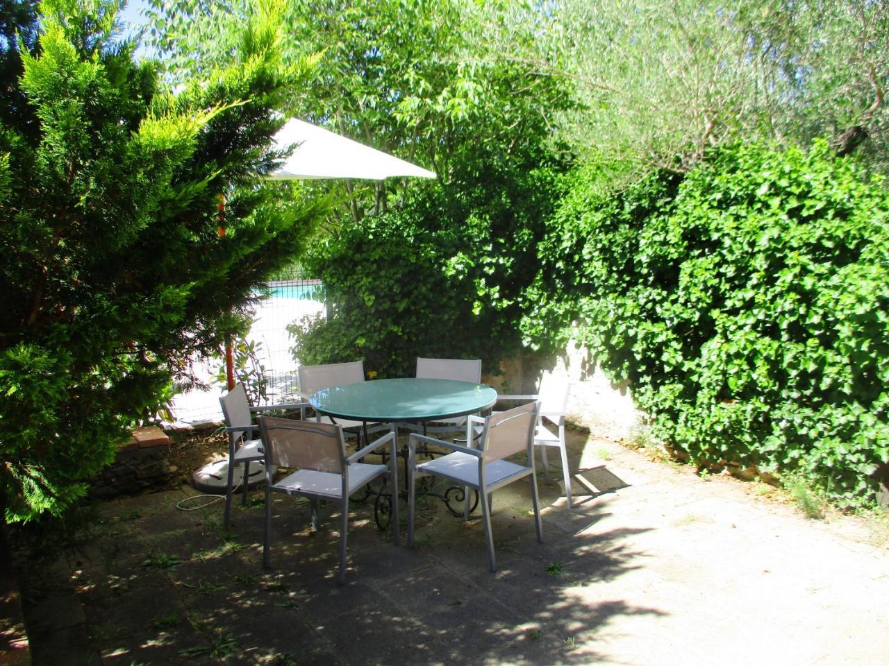 Le Mas Des Lilas Uzes Exterior photo
