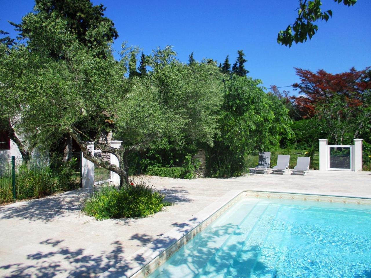 Le Mas Des Lilas Uzes Exterior photo